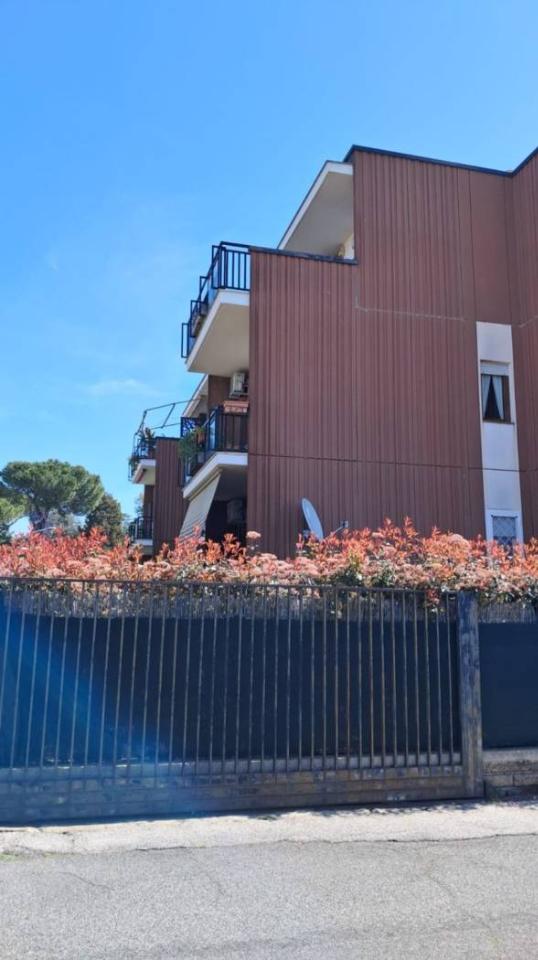 appartamento in vendita a Roma in zona Torre Gaia