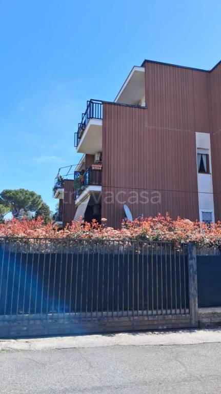appartamento in vendita a Roma in zona Torre Gaia
