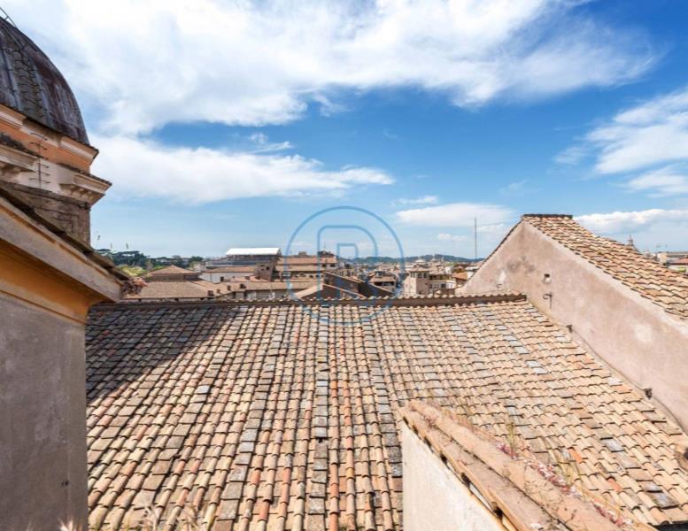 appartamento in vendita a Roma in zona Rione Regola