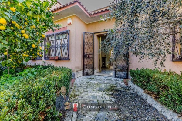casa indipendente in vendita a Roma in zona Appio Claudio