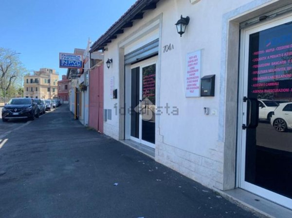 locale commerciale in vendita a Roma
