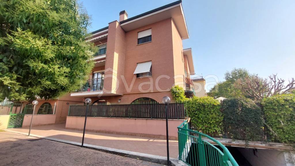 appartamento in vendita a Roma in zona Romanina