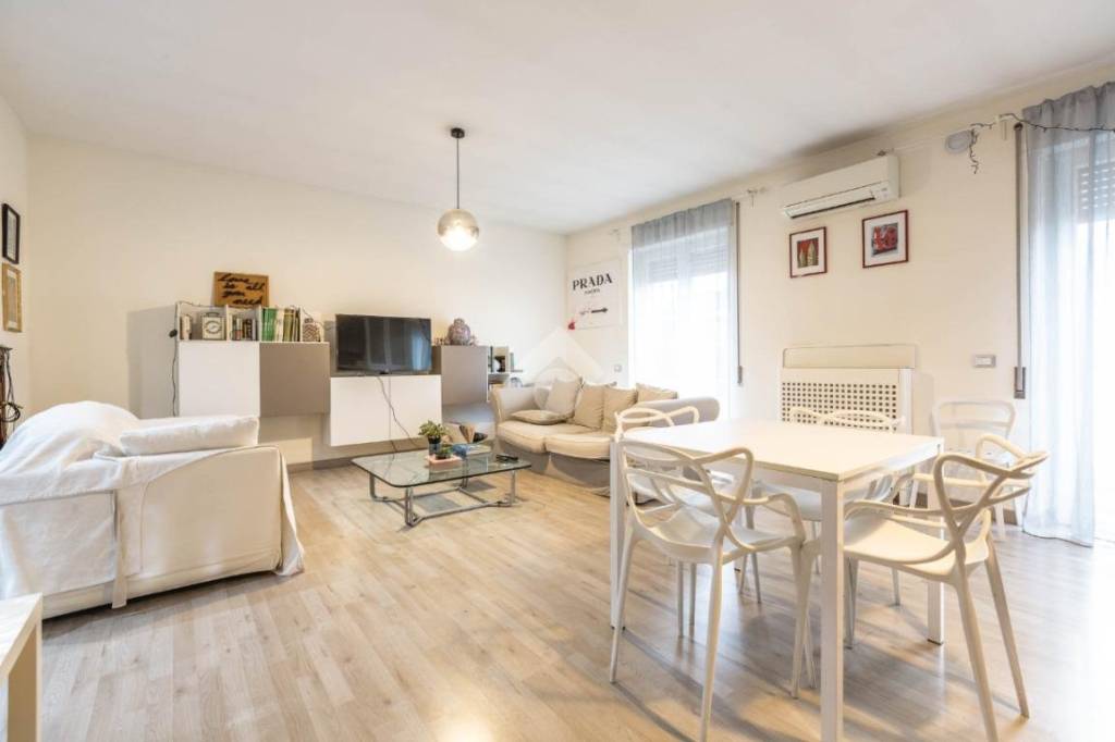 appartamento in vendita a Roma in zona EUR