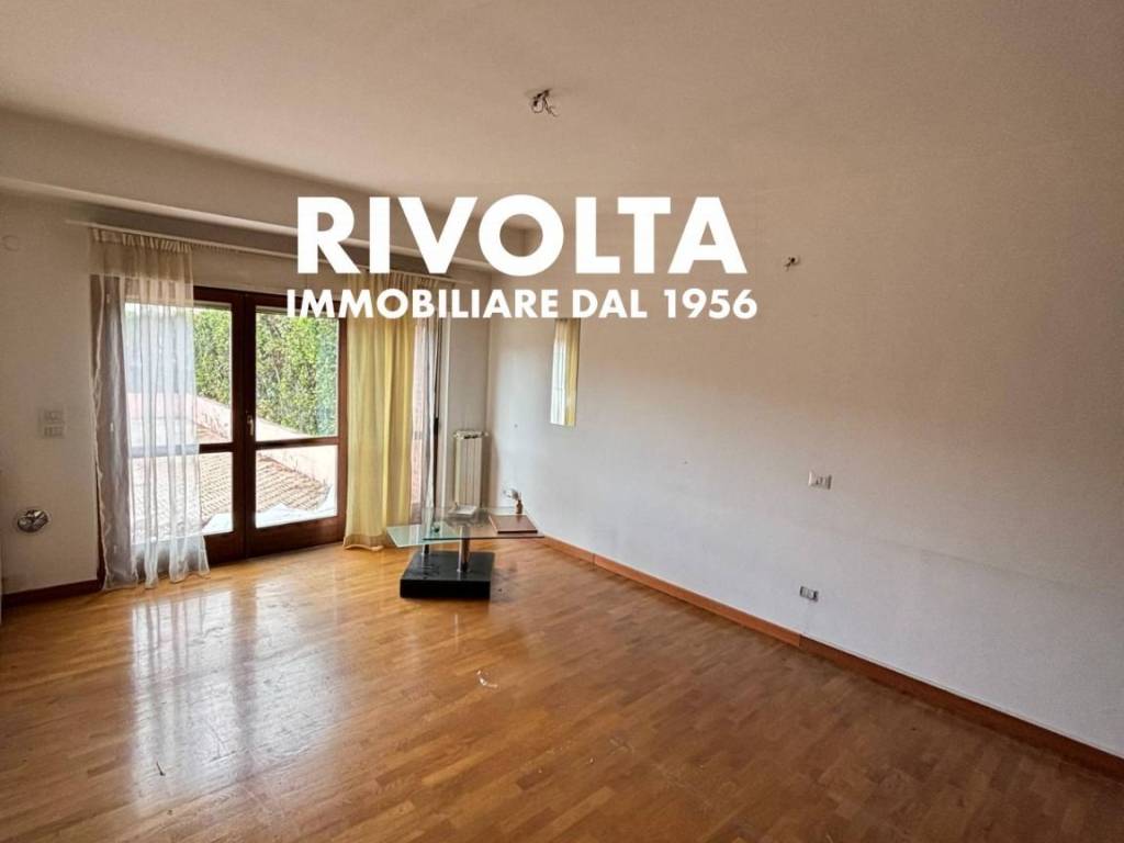 appartamento in vendita a Roma in zona Tor Cervara