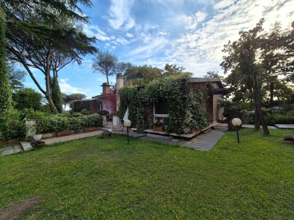 casa indipendente in vendita a Roma in zona EUR