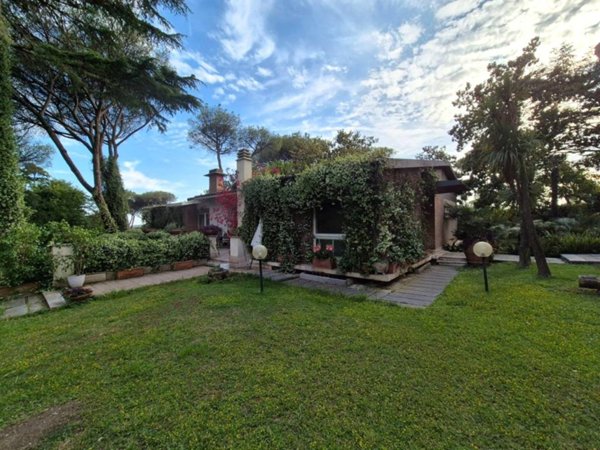 casa indipendente in vendita a Roma in zona EUR