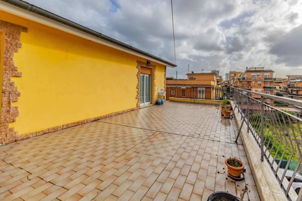 appartamento in vendita a Roma in zona Torre Angela