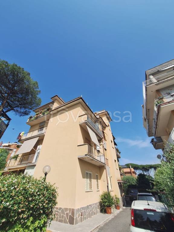 appartamento in vendita a Roma in zona Tomba di Nerone