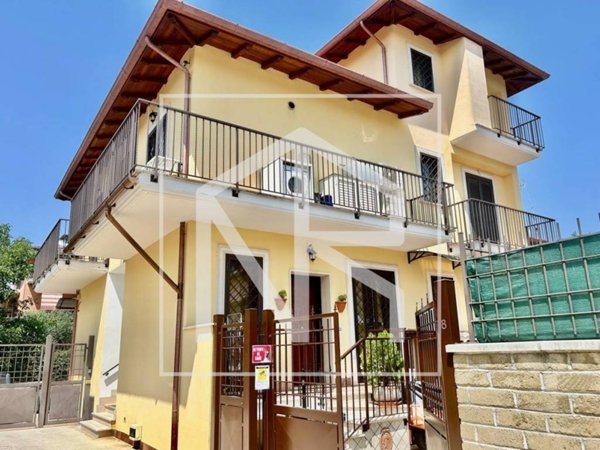 casa indipendente in vendita a Roma in zona Finocchio