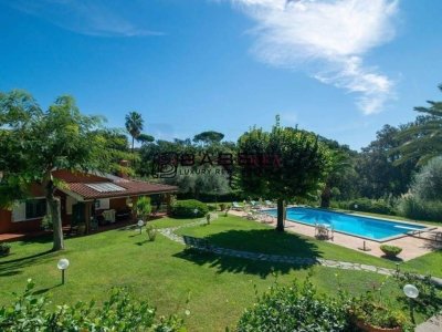 casa indipendente in vendita a Roma