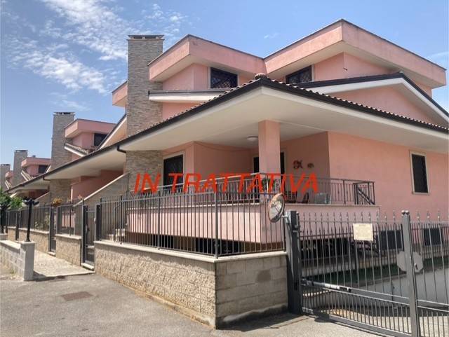 casa indipendente in vendita a Roma in zona Torre Maura