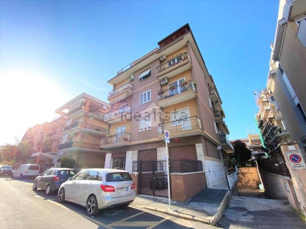 locale commerciale in vendita a Roma in zona Portuense
