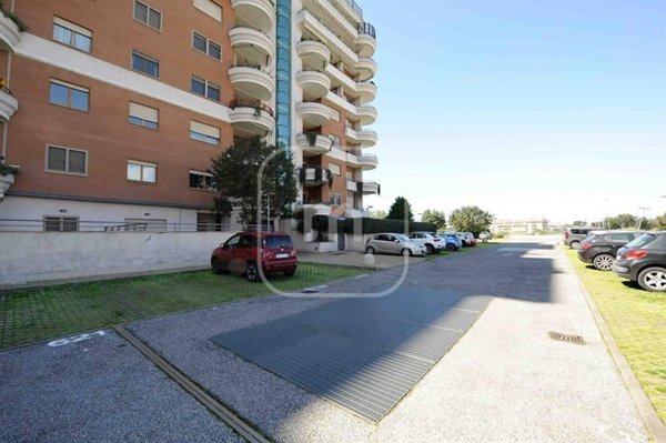appartamento in vendita a Roma in zona Axa