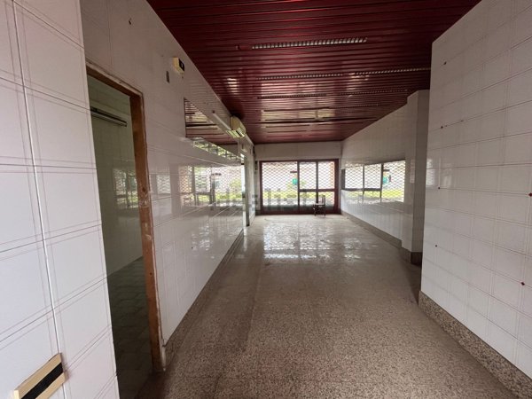 locale commerciale in vendita a Roma in zona San Basilio