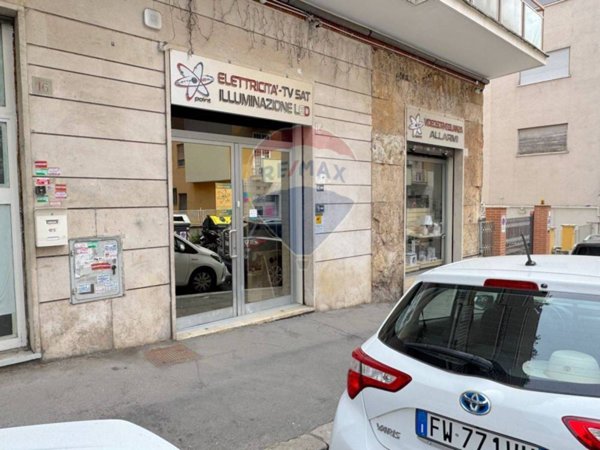 locale commerciale in vendita a Roma in zona Appio Latino