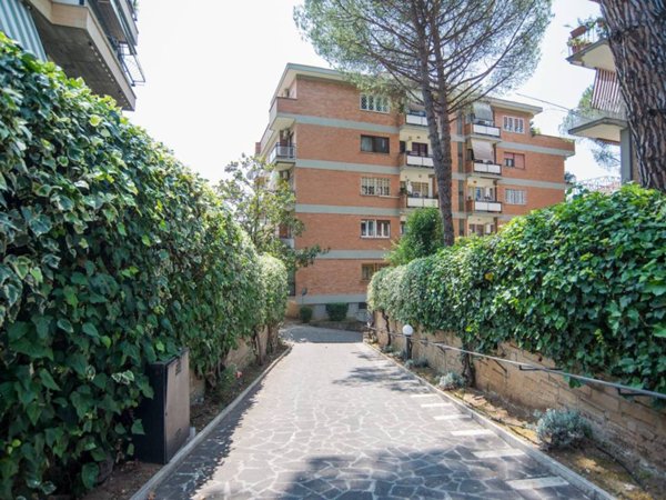 appartamento in vendita a Roma in zona Ardeatino
