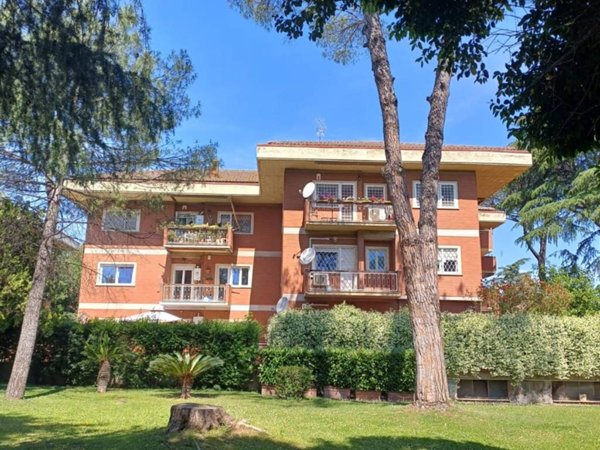 appartamento in vendita a Roma in zona Ardeatino