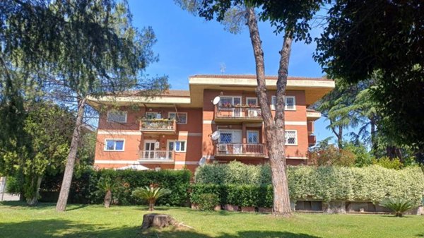 appartamento in vendita a Roma in zona Appio Pignatelli