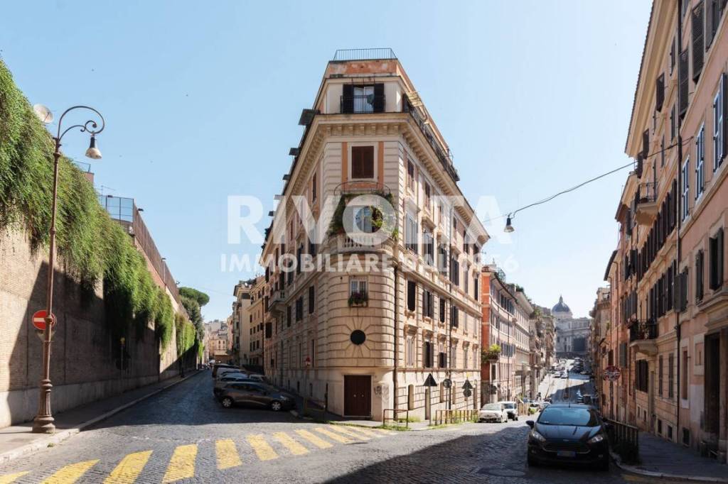 appartamento in vendita a Roma in zona Rione Monti/Campitelli