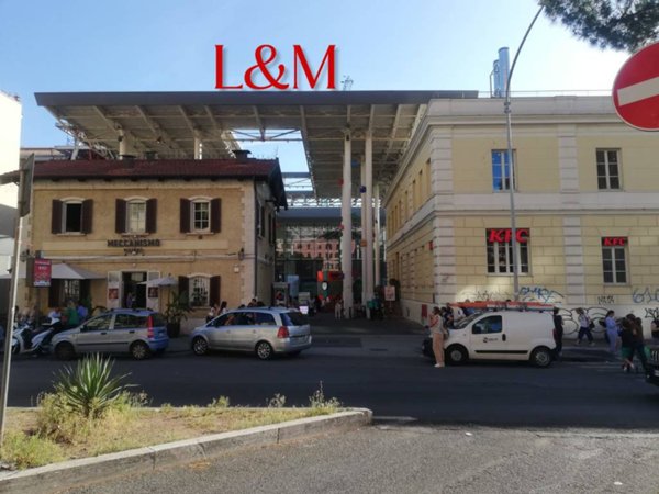 negozio in vendita a Roma in zona Appio Latino