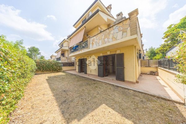 appartamento in vendita a Roma in zona Lunghezza