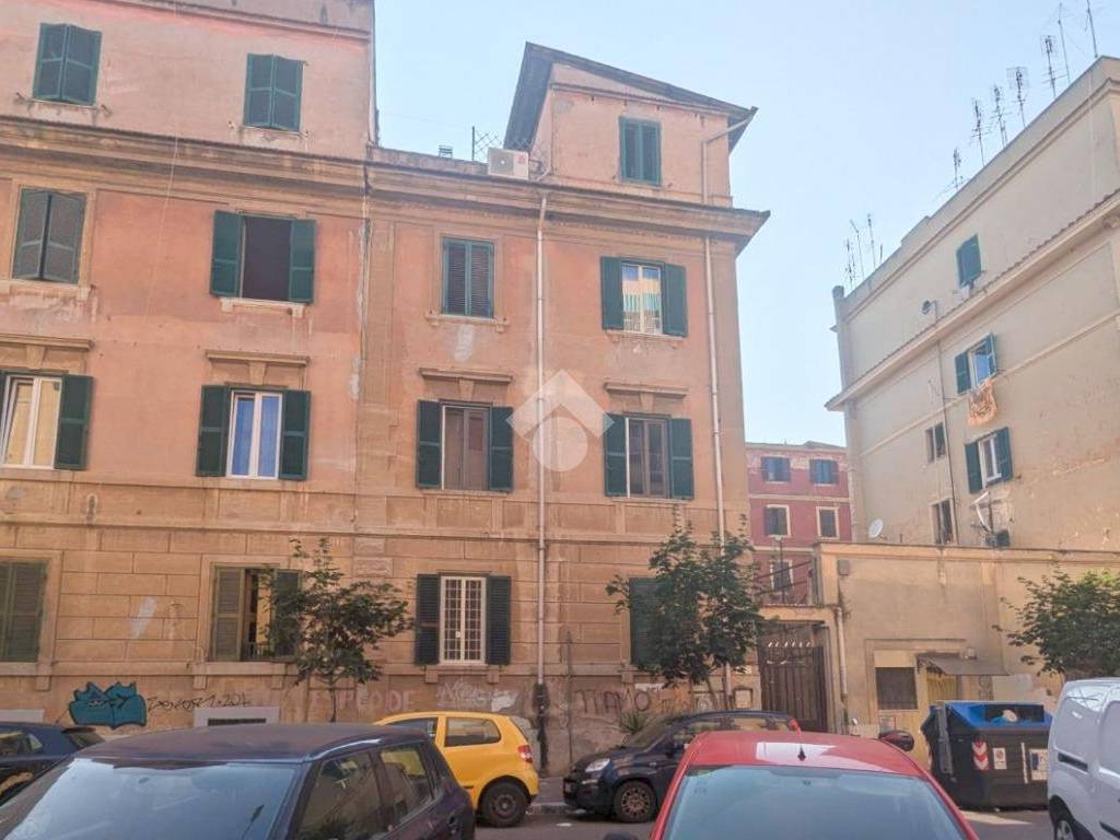 appartamento in vendita a Roma in zona Tuscolano