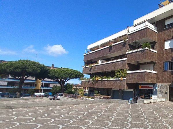 appartamento in vendita a Roma in zona Axa