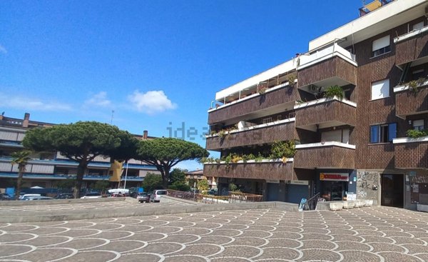 appartamento in vendita a Roma in zona Axa