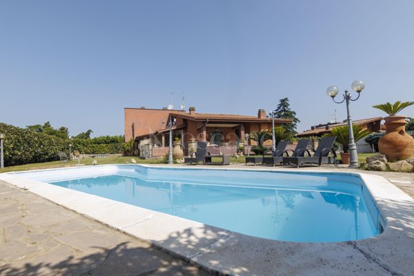 casa indipendente in vendita a Roma in zona Casal Morena