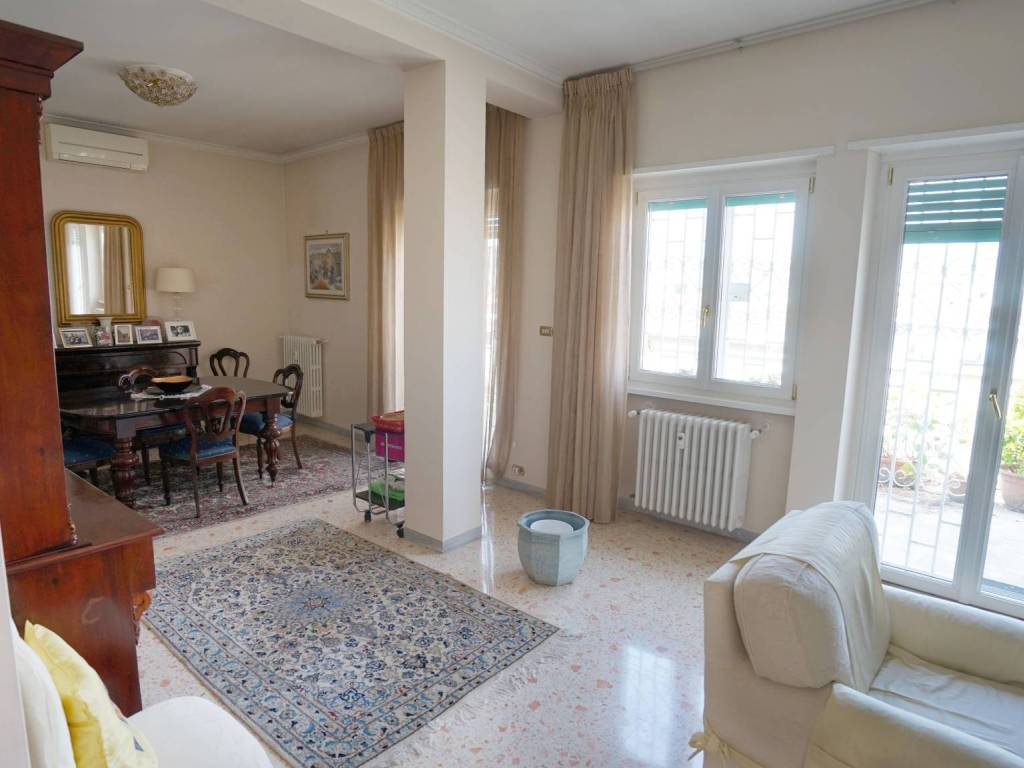 appartamento in vendita a Roma in zona Ardeatino