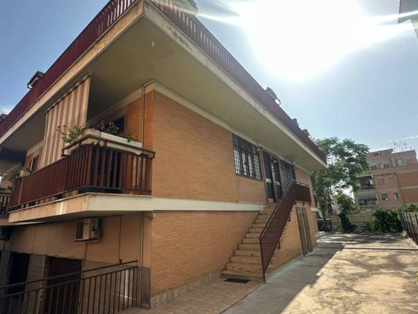 appartamento in vendita a Roma in zona Prenestino-Labicano