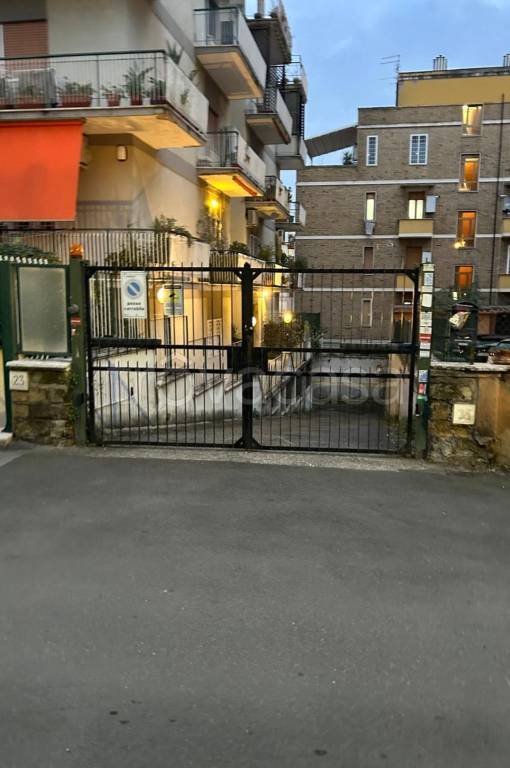 locale commerciale in vendita a Roma in zona Primavalle