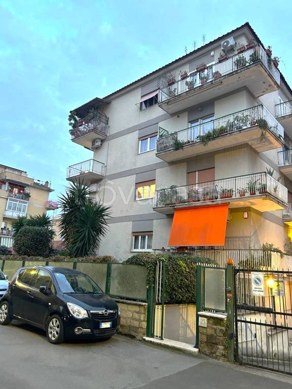 locale commerciale in vendita a Roma in zona Primavalle
