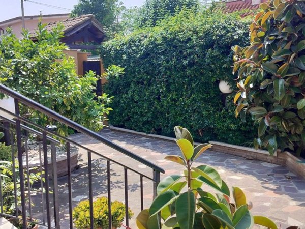 casa indipendente in vendita a Roma in zona Infernetto