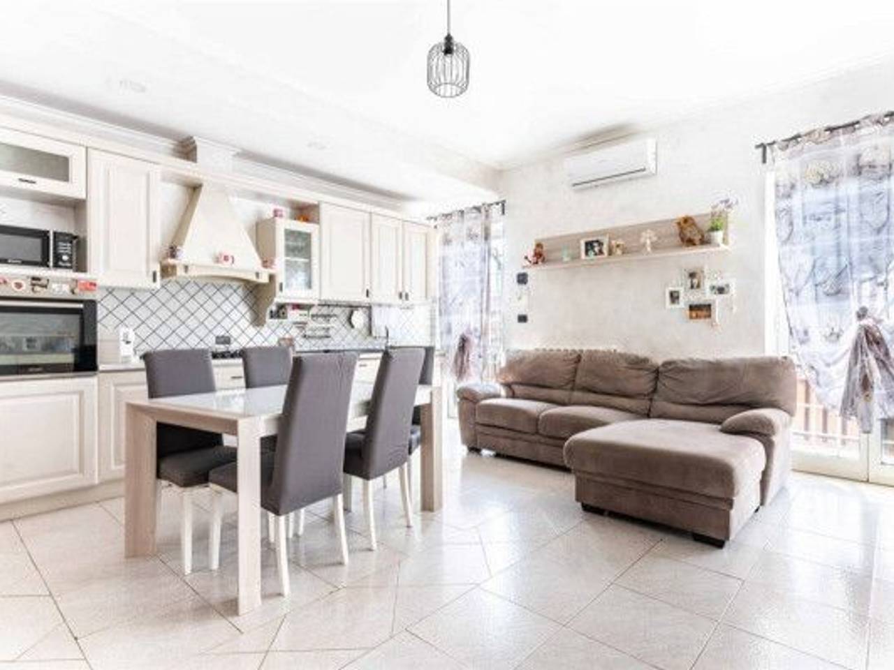 appartamento in vendita a Roma in zona Colle del Sole