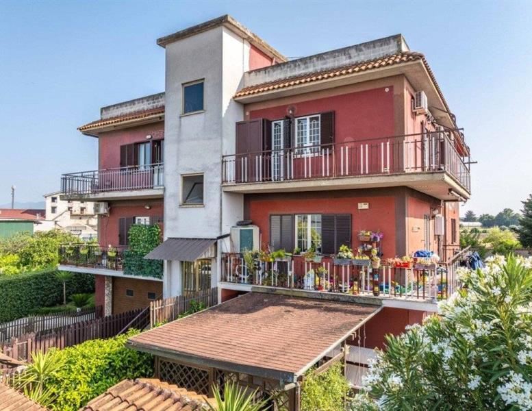 appartamento in vendita a Roma in zona Colle del Sole