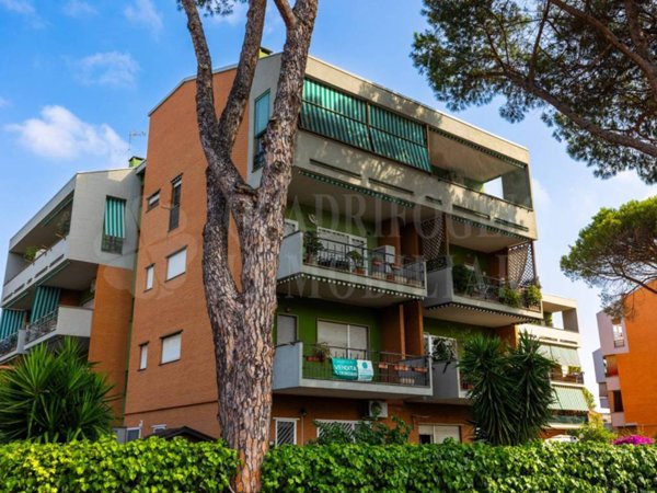 appartamento in vendita a Roma in zona Axa