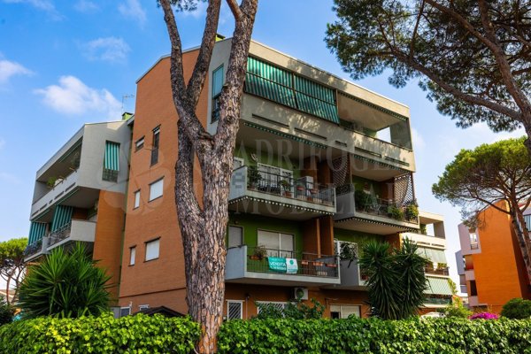 appartamento in vendita a Roma in zona Axa