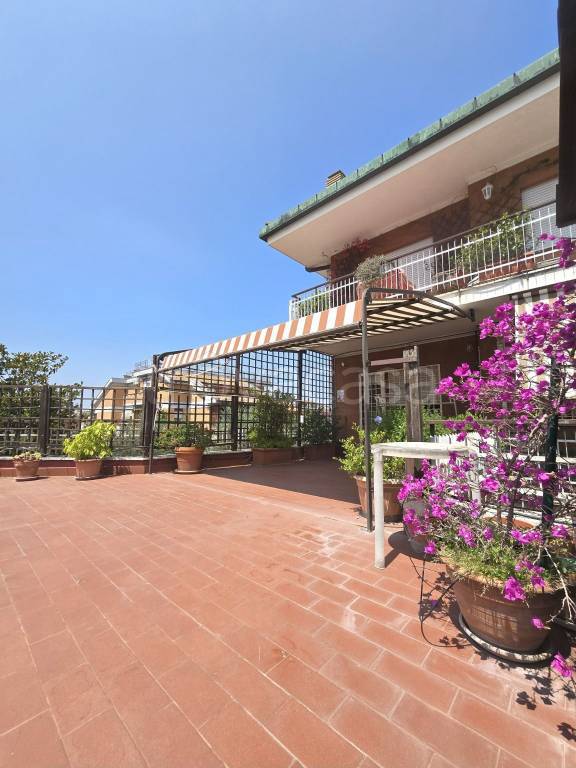 appartamento in vendita a Roma in zona Appio Claudio