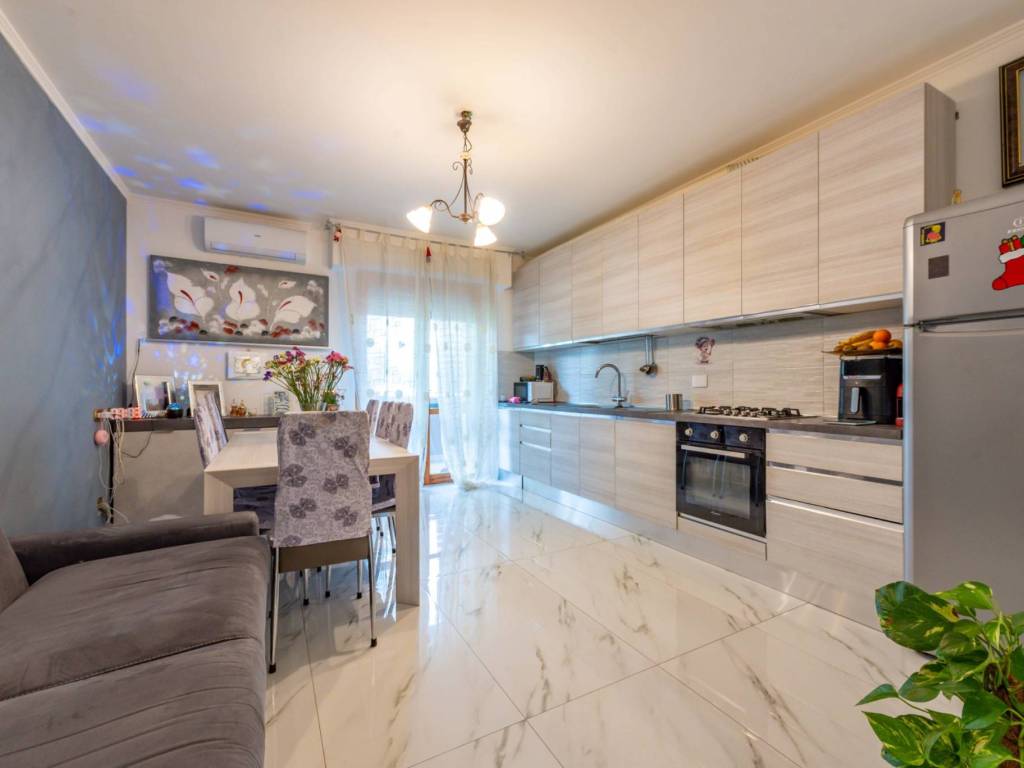 appartamento in vendita a Roma in zona Dragoncello