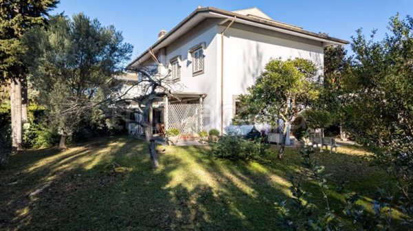 casa indipendente in vendita a Roma in zona Casal Palocco