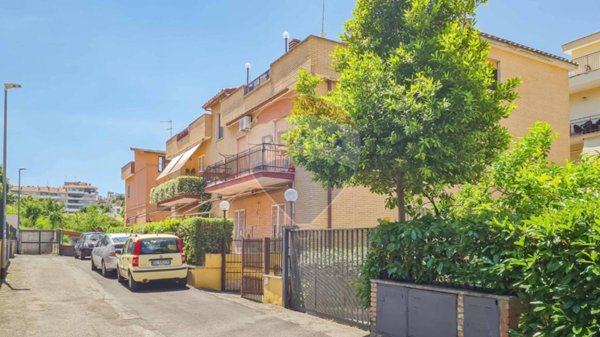 appartamento in vendita a Roma in zona Tor di Quinto