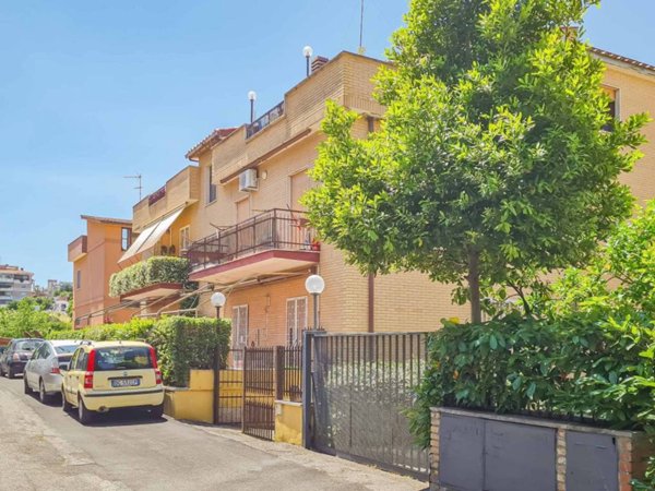 appartamento in vendita a Roma in zona Tor di Quinto
