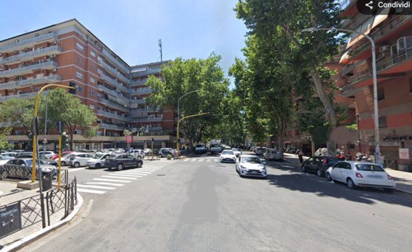 negozio in vendita a Roma in zona Ostiense