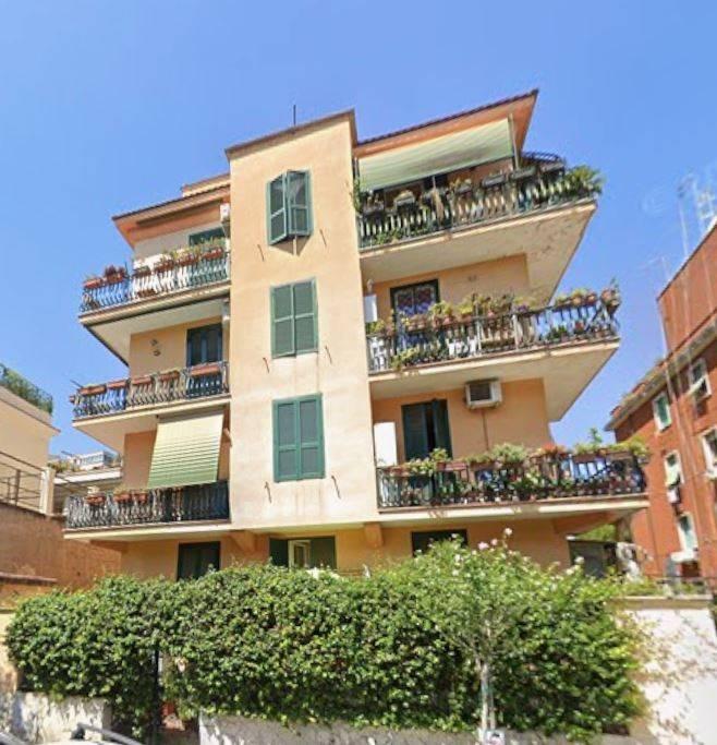 appartamento in vendita a Roma in zona Appio Latino