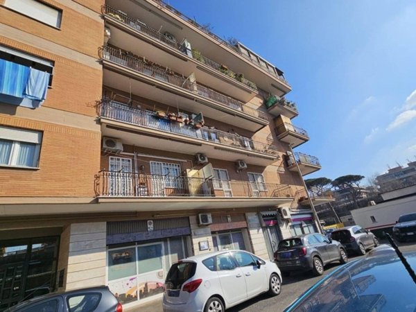 appartamento in vendita a Roma in zona Ostia