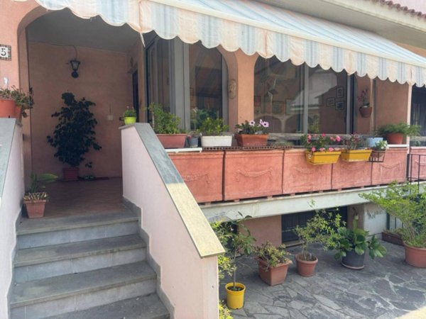 casa indipendente in vendita a Roma in zona Falcognana