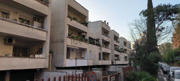 appartamento in vendita a Roma in zona Ostiense