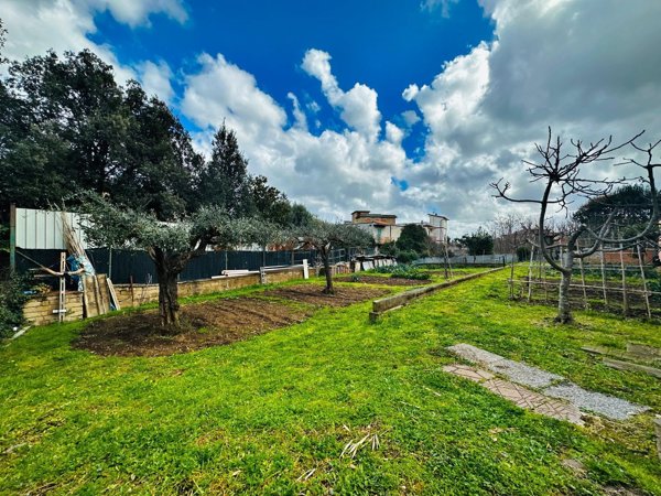appartamento in vendita a Roma in zona Finocchio