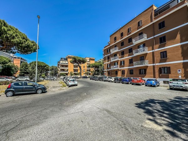 appartamento in vendita a Roma in zona Ostia